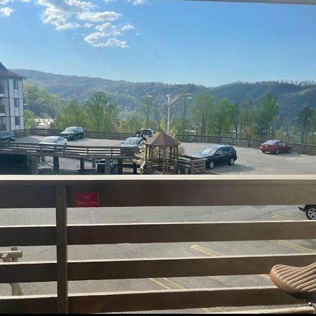 Relaxing Mountain Condo In Gatlinburg With City View ! 외부 사진