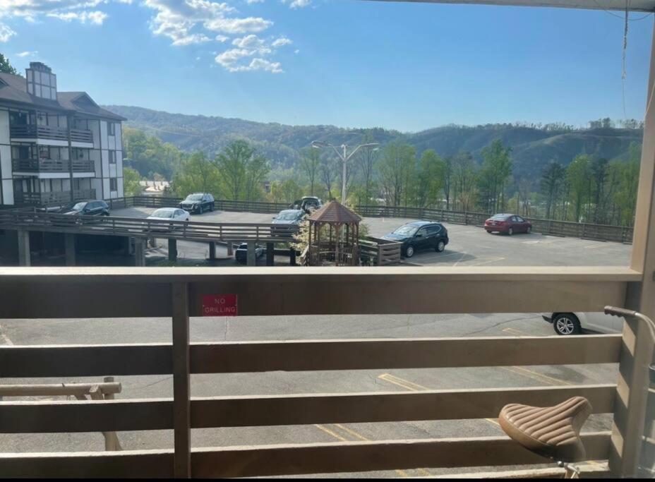 Relaxing Mountain Condo In Gatlinburg With City View ! 외부 사진