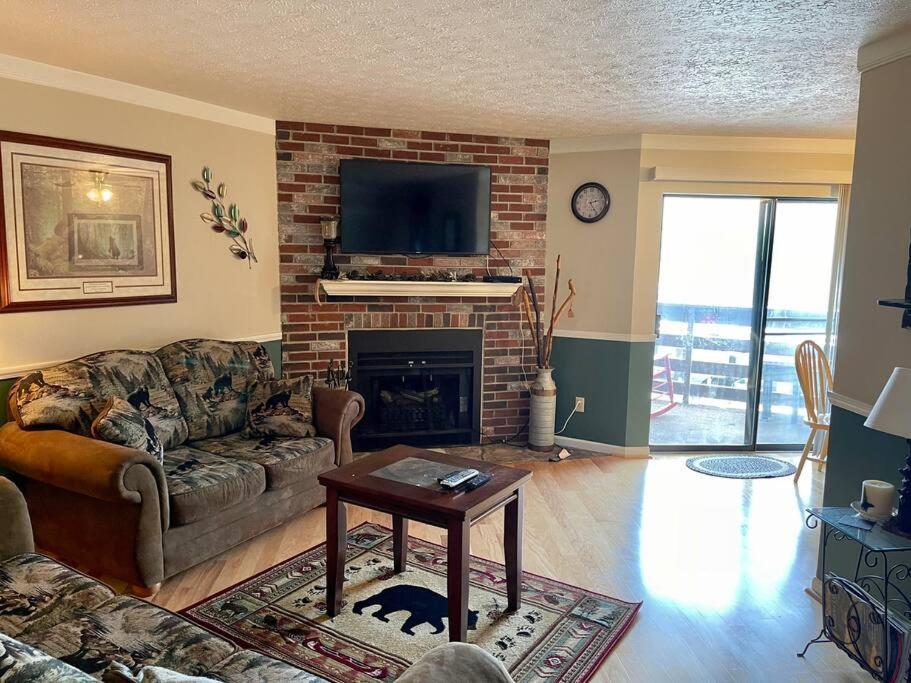 Relaxing Mountain Condo In Gatlinburg With City View ! 외부 사진