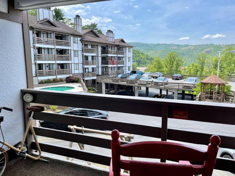 Relaxing Mountain Condo In Gatlinburg With City View ! 외부 사진